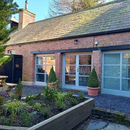 The West Wing At Eriviat Hall Hot Tub Henllan  Extérieur photo