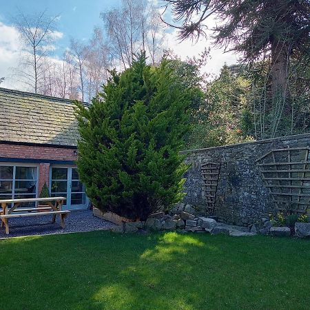 The West Wing At Eriviat Hall Hot Tub Henllan  Extérieur photo