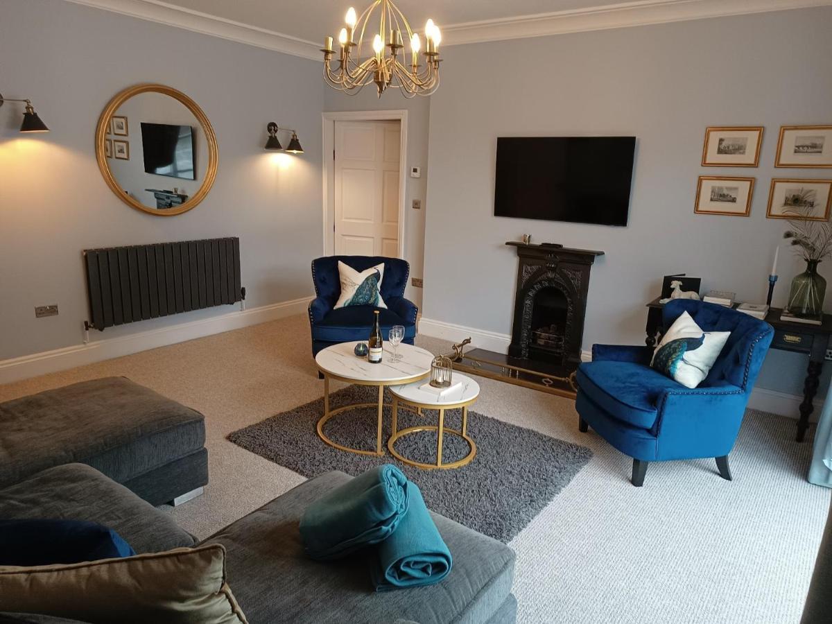 The West Wing At Eriviat Hall Hot Tub Henllan  Extérieur photo