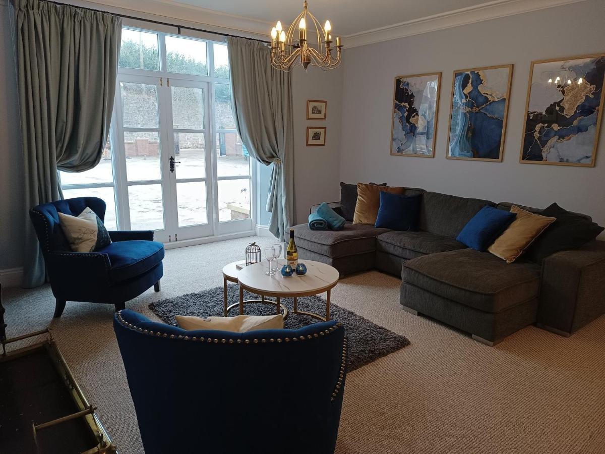 The West Wing At Eriviat Hall Hot Tub Henllan  Extérieur photo