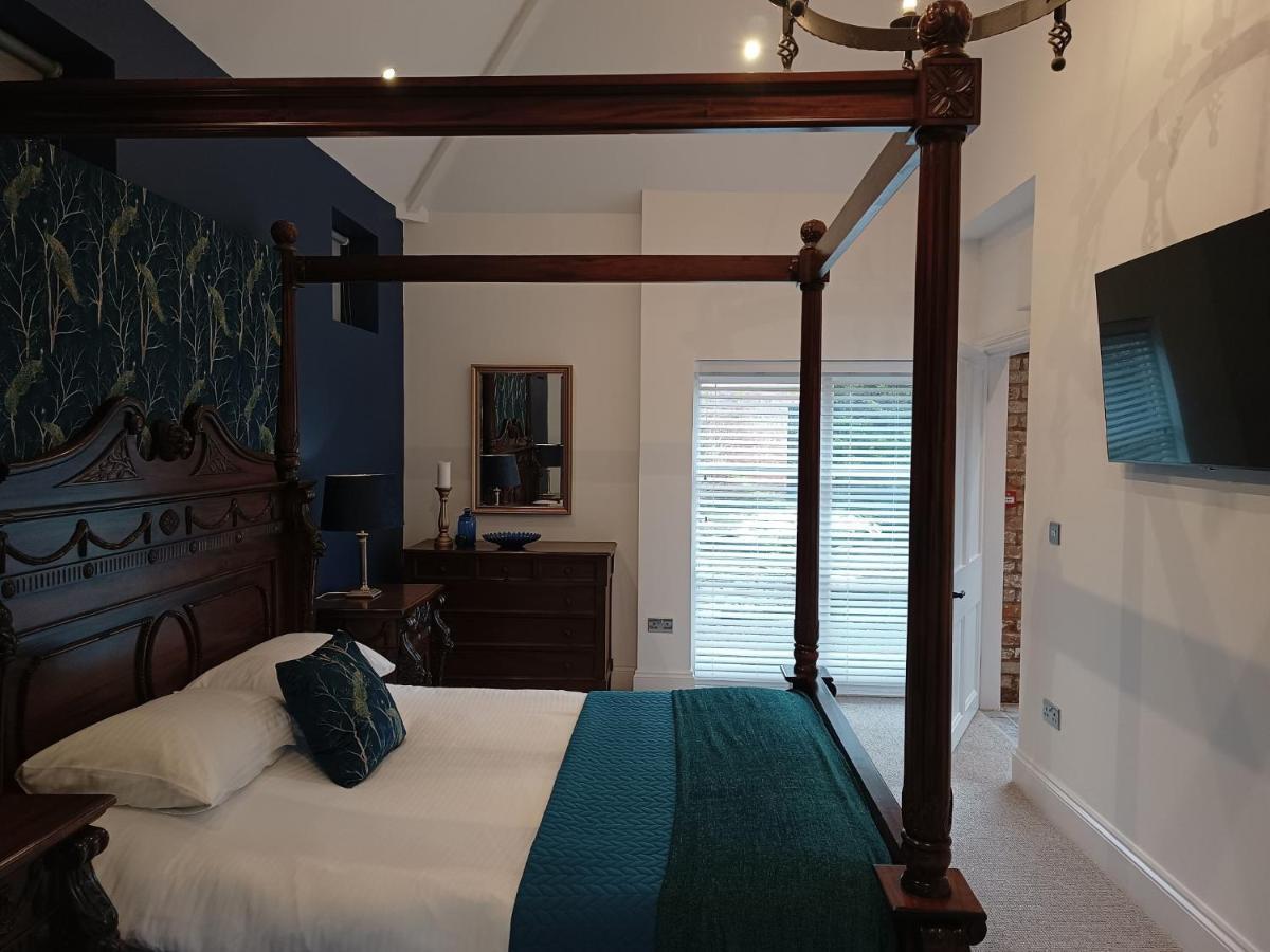 The West Wing At Eriviat Hall Hot Tub Henllan  Extérieur photo