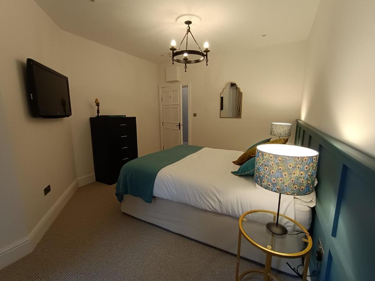 The West Wing At Eriviat Hall Hot Tub Henllan  Extérieur photo