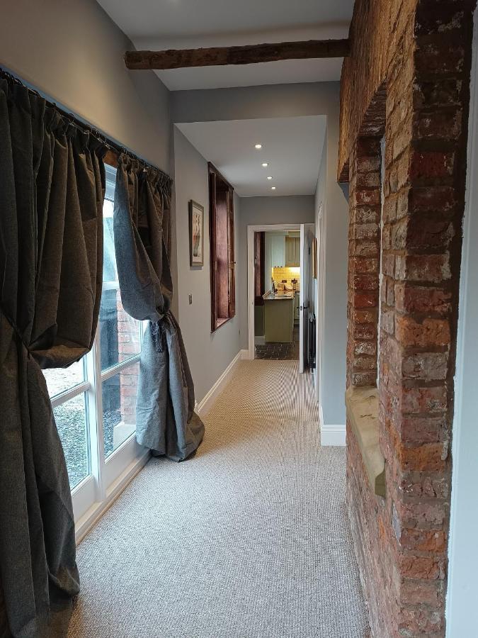 The West Wing At Eriviat Hall Hot Tub Henllan  Extérieur photo