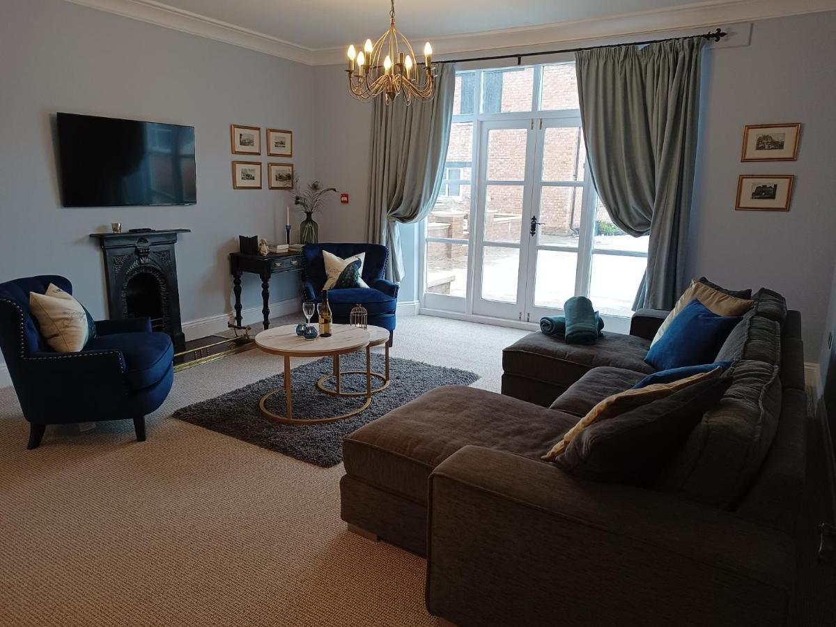 The West Wing At Eriviat Hall Hot Tub Henllan  Extérieur photo