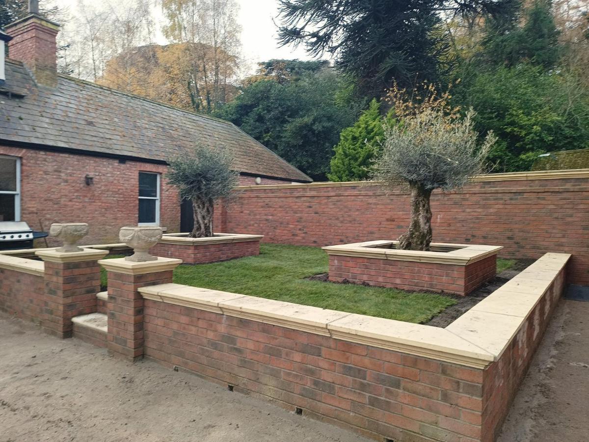 The West Wing At Eriviat Hall Hot Tub Henllan  Extérieur photo