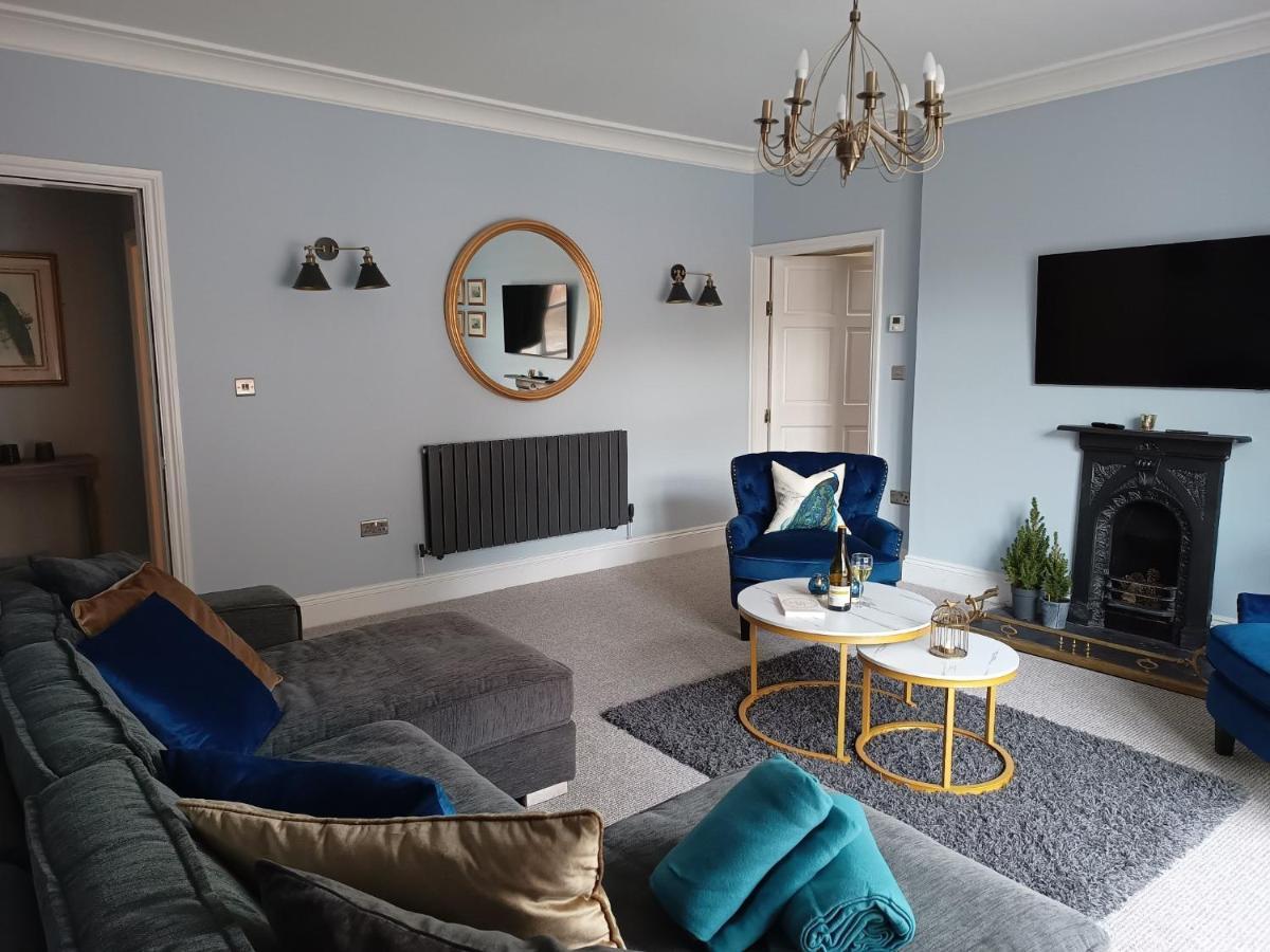 The West Wing At Eriviat Hall Hot Tub Henllan  Extérieur photo