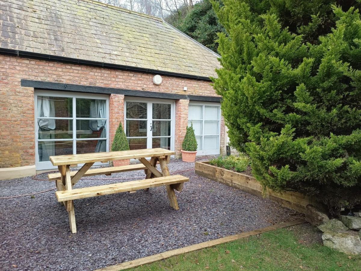 The West Wing At Eriviat Hall Hot Tub Henllan  Extérieur photo
