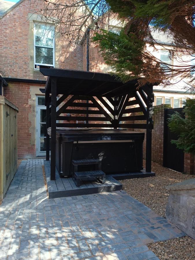 The West Wing At Eriviat Hall Hot Tub Henllan  Extérieur photo