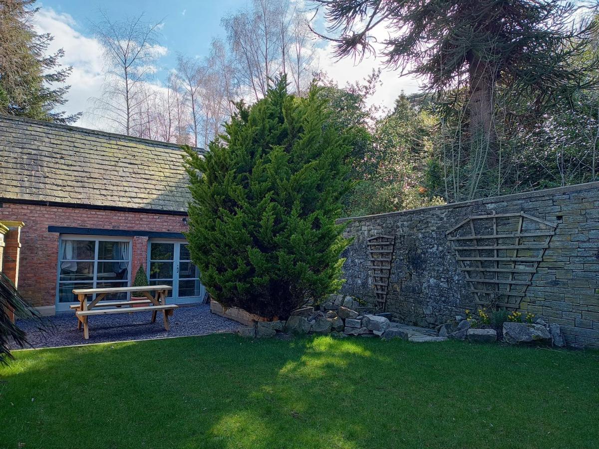 The West Wing At Eriviat Hall Hot Tub Henllan  Extérieur photo