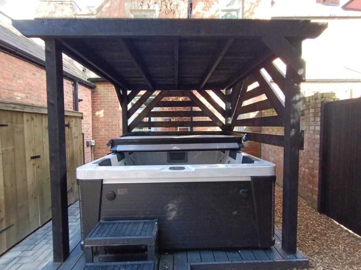 The West Wing At Eriviat Hall Hot Tub Henllan  Extérieur photo
