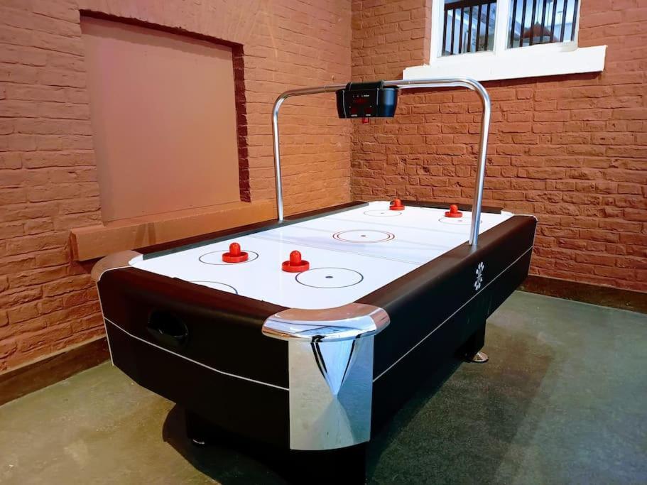 The West Wing At Eriviat Hall Hot Tub Henllan  Extérieur photo