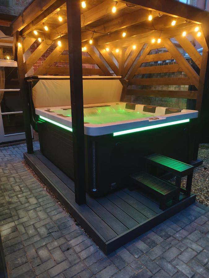 The West Wing At Eriviat Hall Hot Tub Henllan  Extérieur photo